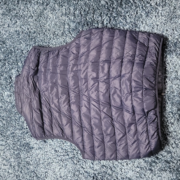 Vest - Picture 2 of 3